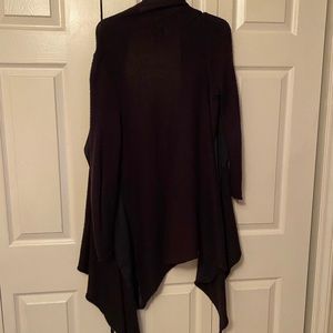 Black Sweater with no pockets and no buttons